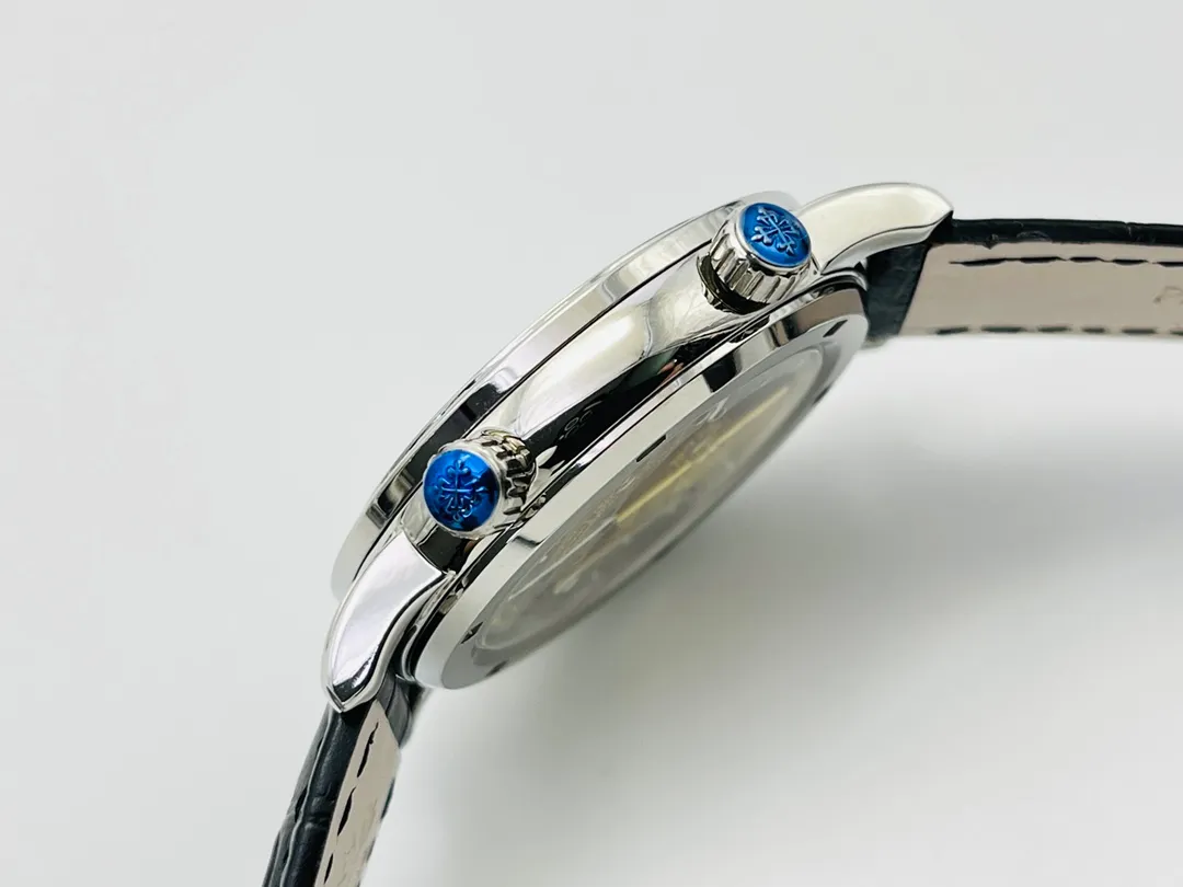 [PFF Factory2021 new masterpiece] V8 upgraded version, the highest version on the market, functions the same as the original Patek Philippe Starry Sky upgraded ultimate version! Upgrade details: 1⃣️PP Baida has achieved the function of automatically transferring with the genuine Gypsophila! 2⃣️The arrangement of the upgraded calendar is in the same order as the original one! 3⃣️Diameter 42mm, thickness 11mm! 4⃣️The biggest highlight: The moon in the Patek Philippe starry sky will change according to the change of the moon in the sky! Move it to the watch according to the full moon and waning moon in the sky (the first month of the lunar month is full and the fifteenth day of the lunar month is full)! PFF Factory's ingenious work is worth owning! Welcome friends from all walks of life to taste it!